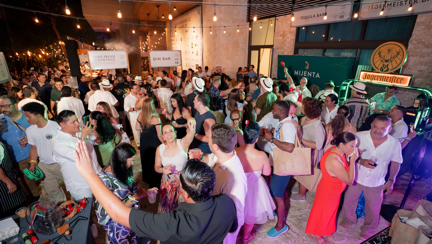 Guests at Grand Roatan Food & Wine Festival
