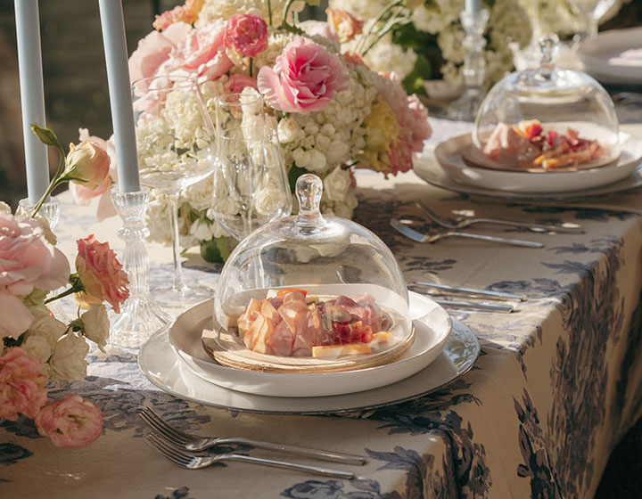 Romantic Reception Table set-up at Kimpton Grand Roatan