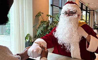 Santa checking in at Kimpton Grand Roatan