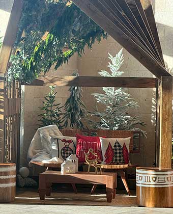 Grand Holiday Chalet Seating